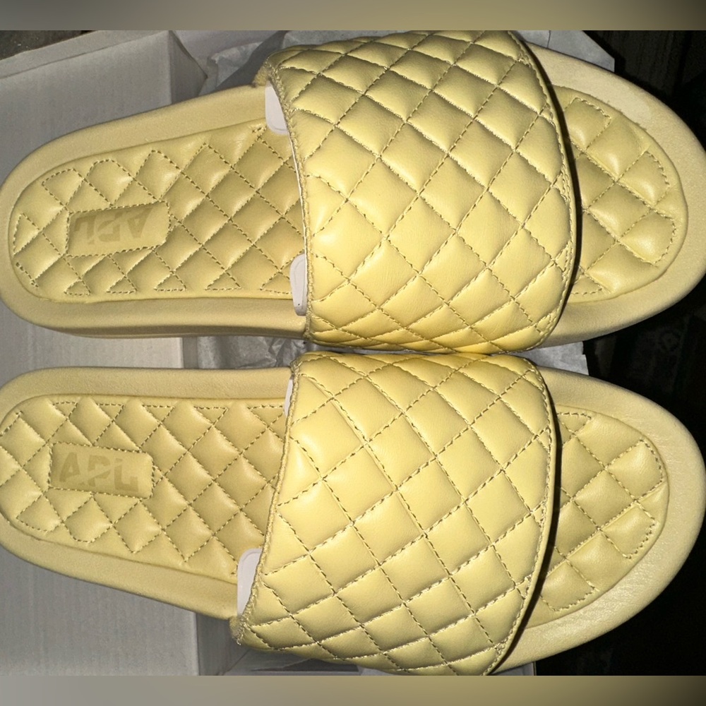APL AthleticPropulsionLabs Women’s Lusso Slide - Lemon Zest - NIB Size 8
